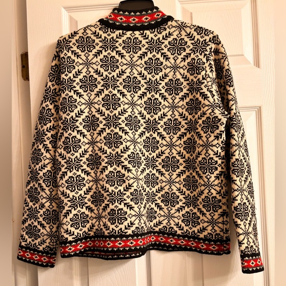 L.L. Bean sweater. 100% wool. Black, off white, red & green. Size L. - Picture 3 of 5